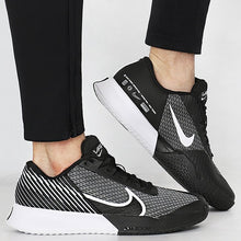 Load image into Gallery viewer, Men's NikeCourt Air Zoom Vapor Pro 2 (Black/White)