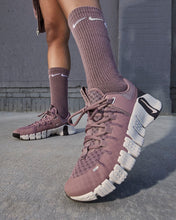 Load image into Gallery viewer, Women's Nike Free Metcon 5 (Smokey Mauve)