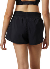 Load image into Gallery viewer, Women's NB Accelerate 2.5 inch Short (Blk)