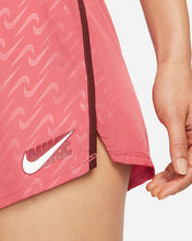 Load image into Gallery viewer, W Nike Dri fit Icon clash 10k Short